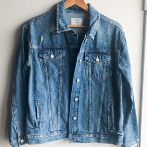 Old Navy Distressed Boyfriend Fit Jean Jacked